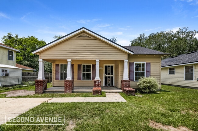 property at 1193 W 32nd St