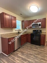 128 Old Salem Ct in Fletcher, NC - Building Photo - Building Photo