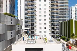 601 NE 23rd St in Miami, FL - Foto de edificio - Building Photo