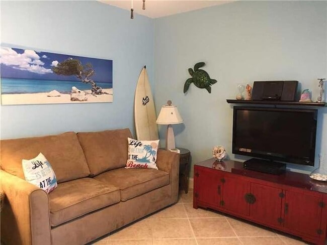 315 Van Buren St, Unit 203B in Hollywood, FL - Foto de edificio - Building Photo