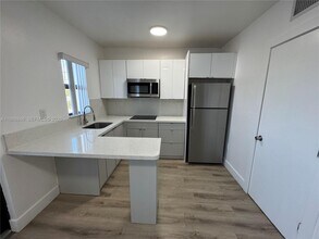 1971 NW 2nd Ct in Miami, FL - Foto de edificio - Building Photo