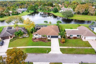 13947 Geranium Pl in Wellington, FL - Building Photo