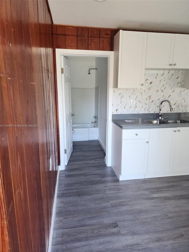 2655 SE Carroll St-Unit -6 in Stuart, FL - Building Photo - Building Photo