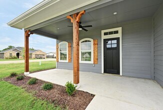 101 Callie St in Smithville, TX - Building Photo - Building Photo