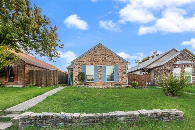 325 Teakwood Ln in Lewisville, TX - Building Photo