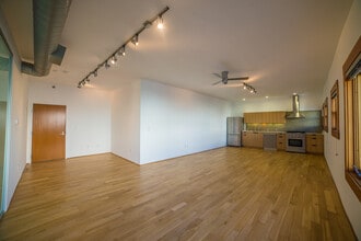 8 Brooks Ave in Venice, CA - Building Photo - Building Photo