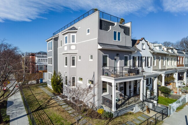 1200 Staples St NE in Washington, DC - Foto de edificio - Building Photo