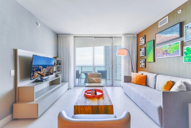 4111 S Ocean Dr in Hollywood, FL - Building Photo - Building Photo