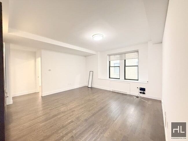 2 Bed 2 bath With Home Office/ Washer and