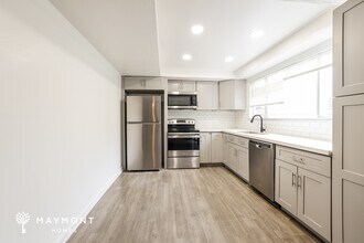 8407 Old Meadow Ln in Houston, TX - Foto de edificio - Building Photo