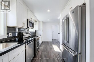 855 Miriam Rd in Pickering, ON - Building Photo - Building Photo