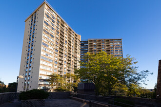 The Bay Club in Bayside, NY - Building Photo - Building Photo