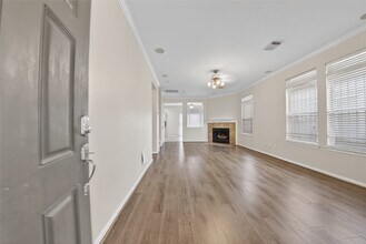 8118 Barnes Ridge Ln in Houston, TX - Foto de edificio - Building Photo