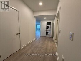 1 Fairview Rd E in Mississauga, ON - Building Photo