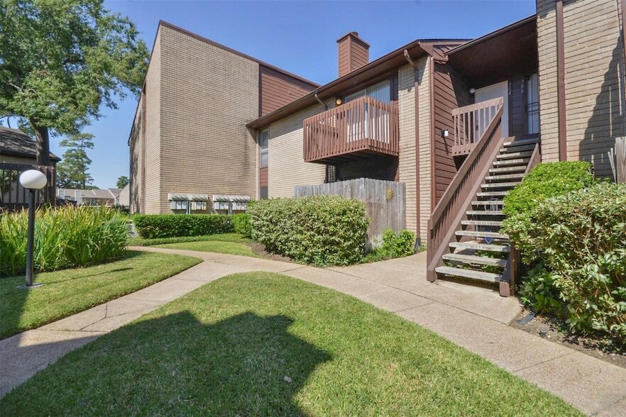 12905 Woodforest Blvd in Houston, TX - Building Photo