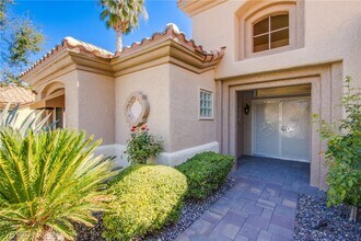 2660 Crown Ridge Dr in Las Vegas, NV - Building Photo - Building Photo