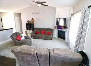 527 Bellflower Dr in Ames, IA - Building Photo - Building Photo