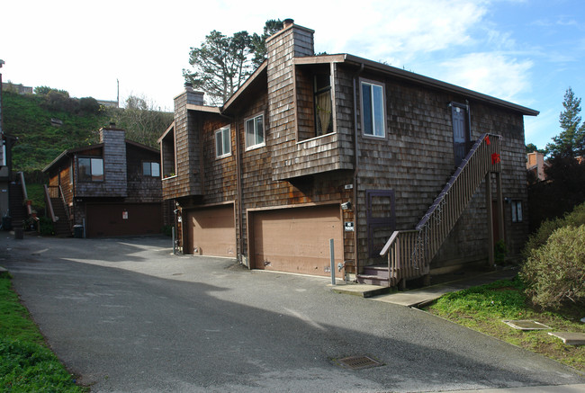502-508 Lewis Ln in Pacifica, CA - Building Photo - Building Photo