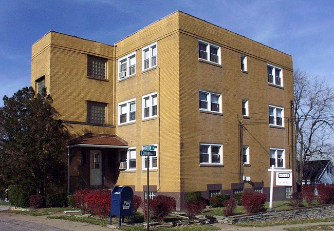 716 Edmundson St in Port Vue, PA - Foto de edificio - Building Photo