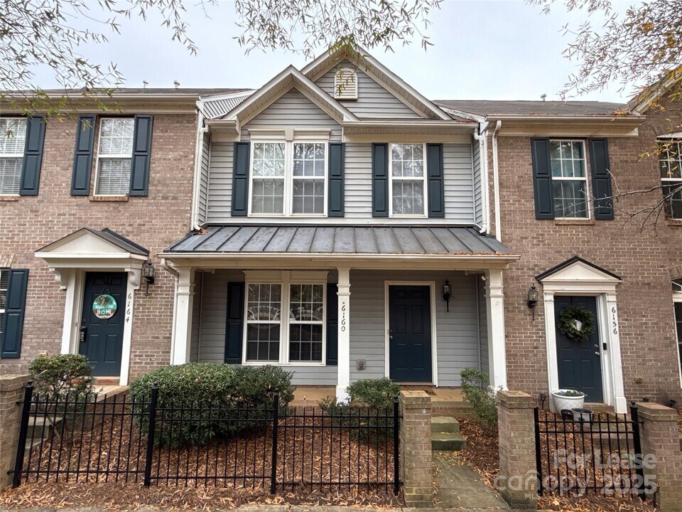 6160 Prosperity Church Rd in Charlotte, NC - Building Photo