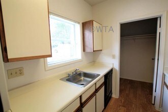 13005 Heinemann Dr in Austin, TX - Building Photo - Building Photo