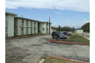 Willow Creek Apartments in Longview, TX - Building Photo - Building Photo