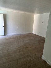 New York Apartments in Redlands, CA - Foto de edificio - Building Photo