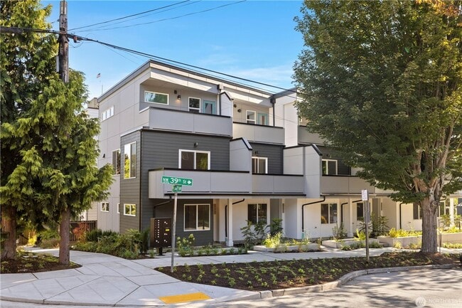 105 NW 39th St in Seattle, WA - Building Photo - Building Photo