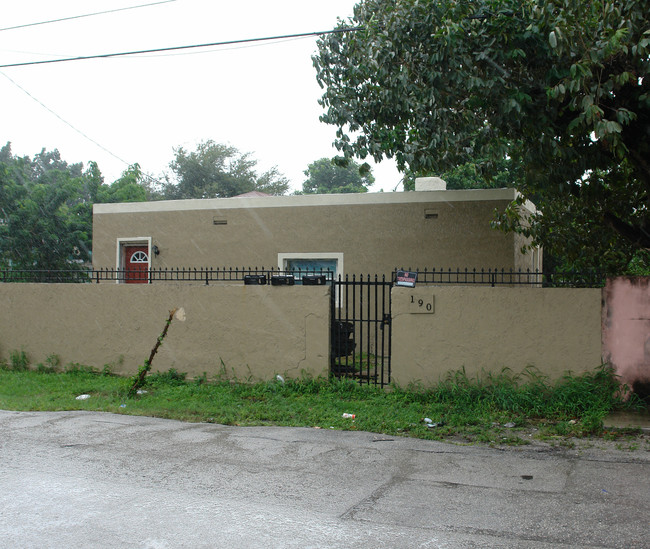 190 NW 68th Ter in Miami, FL - Building Photo - Building Photo