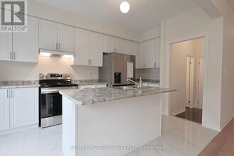 2555 Hibiscus Dr in Pickering, ON - Building Photo - Building Photo