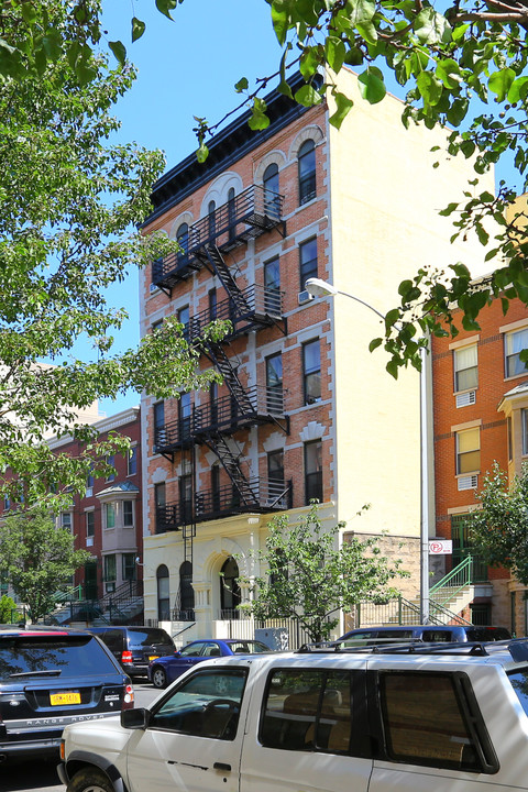 61 E 117th St in New York, NY - Building Photo