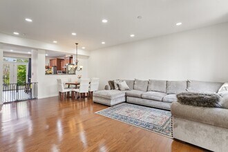 2234 S Crambourne Way in Arlington Heights, IL - Building Photo - Building Photo