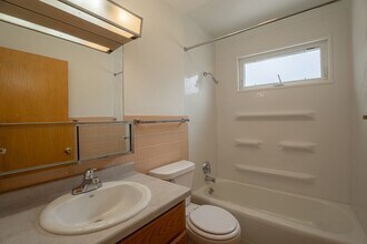 2411 Brentwood Pkwy in Madison, WI - Building Photo - Building Photo