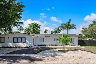 490 NE 141st St in North Miami, FL - Building Photo - Building Photo