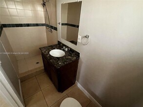 31 NE 195th St in North Miami Beach, FL - Building Photo - Building Photo