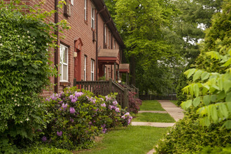 Magnolia Gardens in Highland Park, NJ - Building Photo - Building Photo