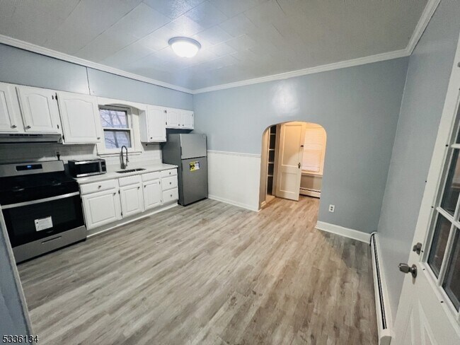 10 Hunt Pl-Unit -2 in Nutley, NJ - Foto de edificio - Building Photo