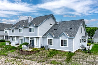 Crystal Bay Townhomes in Rochester, MN - Foto de edificio - Building Photo