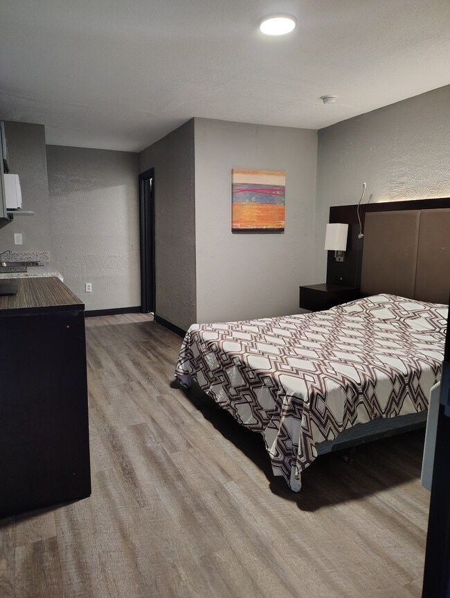 property at 711 Pasadena Fwy