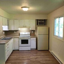 1003 Colonial Dr, Unit 1 in Benton Harbor, MI - Foto de edificio - Building Photo