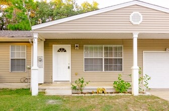 320 Chicago Ave in Valparaiso, FL - Foto de edificio - Building Photo