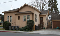 457 Walnut St in Woodland, CA - Foto de edificio - Building Photo