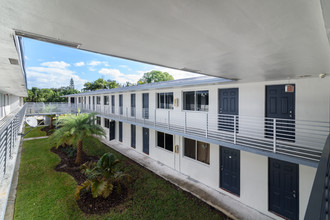 Prestige Gardens in North Miami, FL - Building Photo - Building Photo