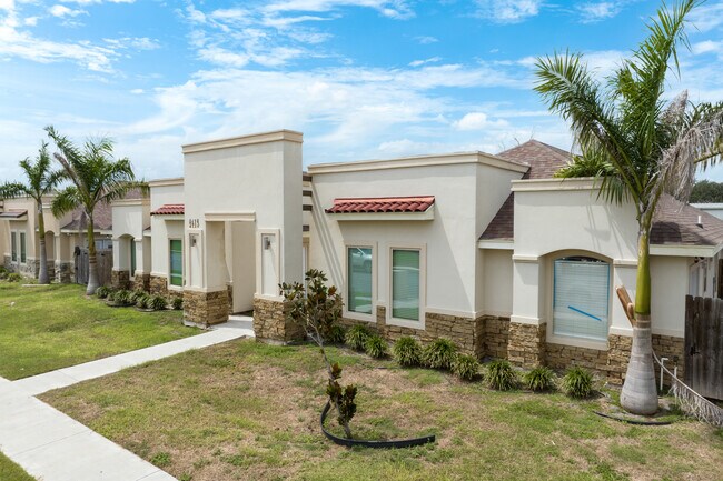 The Sands Luxury Apartments in Edinburg, TX - Building Photo - Primary Photo