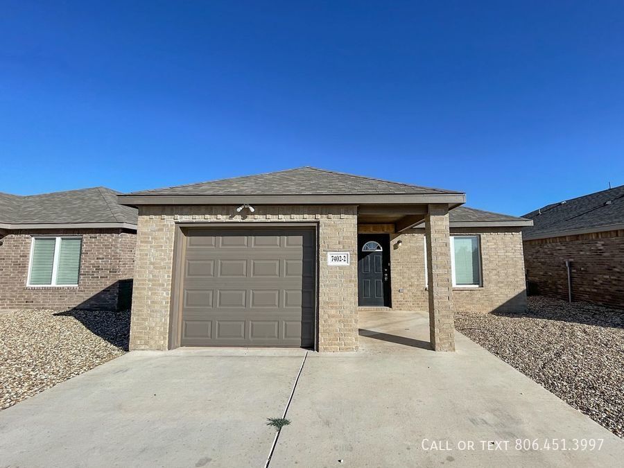 7402 5th St in Lubbock, TX - Building Photo