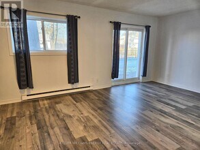 576 Mary St E in Whitby, ON - Building Photo - Building Photo