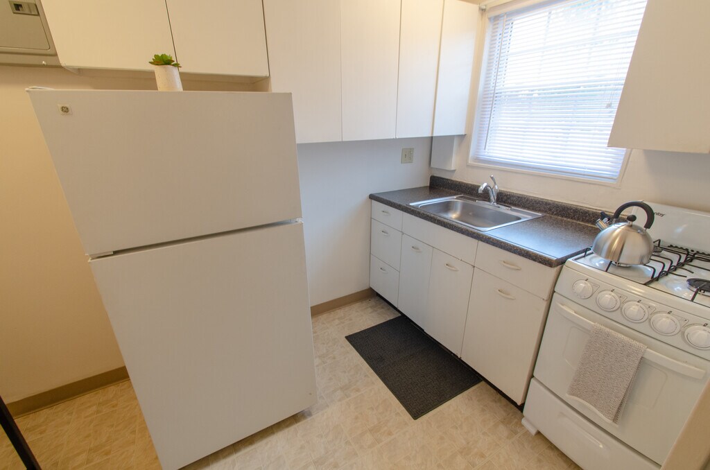 Broadview Gardens & Pleasant Valley Apartments in Cleveland, OH