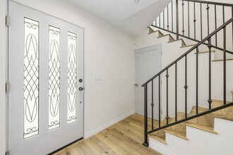 813 1/2 North June Street in Los Angeles, CA - Building Photo - Building Photo