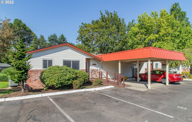 2115 SE 148th Pl, Unit 3 in Portland, OR - Building Photo - Building Photo