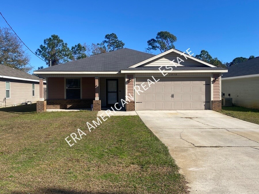 1858 Esplanade St in Navarre, FL - Building Photo